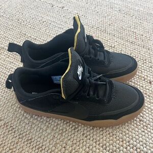 Nike SB Day One kids' skate shoes